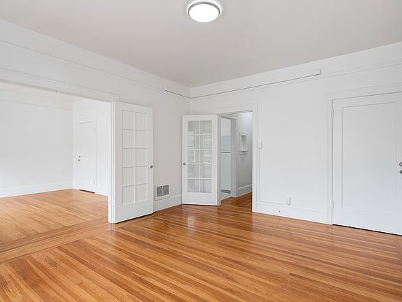 4th image of 3104 Sacramento St APT 4