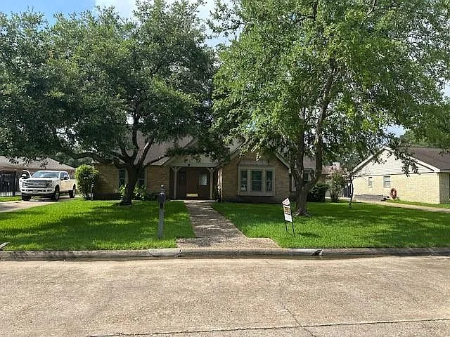 18015 Heaton Dr — Photo 4