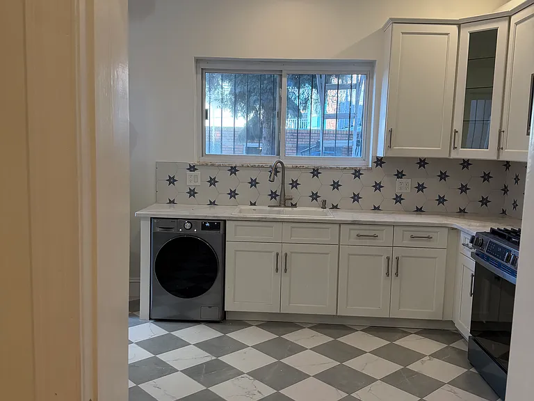 1535 S Broad St #1R — Photo 4
