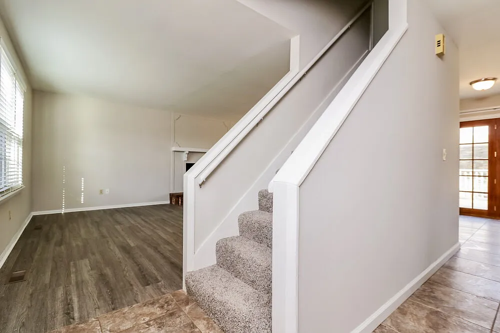 3 bed, 2.5 bath, 1344 sqft, $2,355 — Photo 3