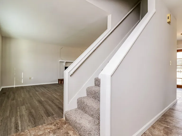 17 Hollow Tree Ct — Photo 3
