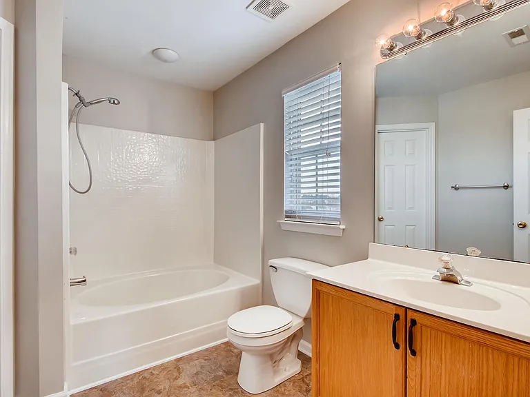 103 Markham Dr — Photo 8