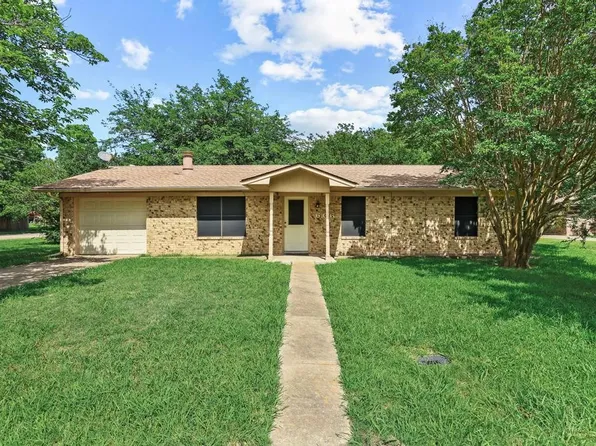 606 Hunter St, Bonham, TX 75418