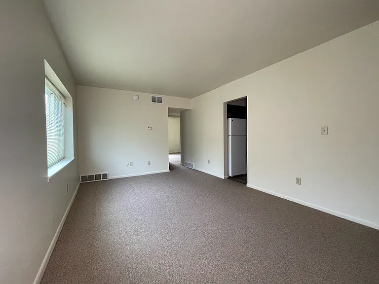 Oak Creek Apartments — Photo 26