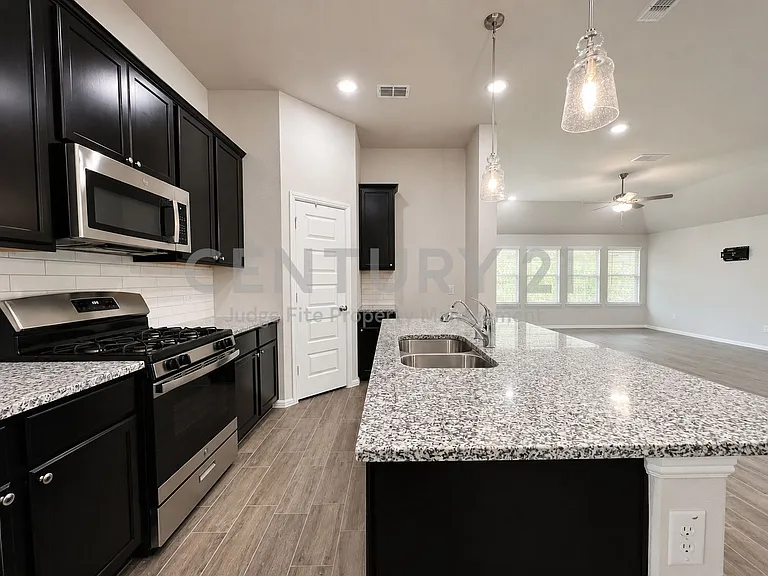 3720 Yarrow Dr — Photo 8