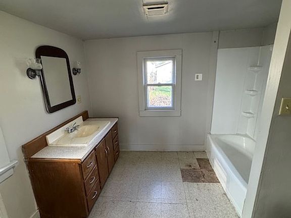 5th image of 2729 New Haven Ave