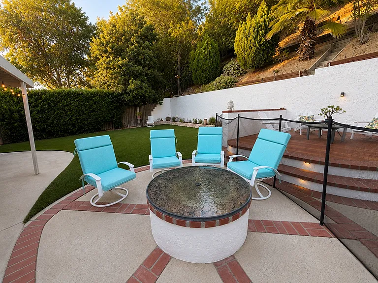 5810 Serrania Ave — Photo 16