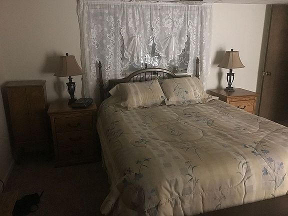 Lower master bedroom