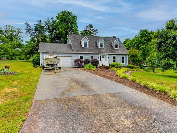 6030 Gold Creek Estate Dr, Hickory, NC 28601