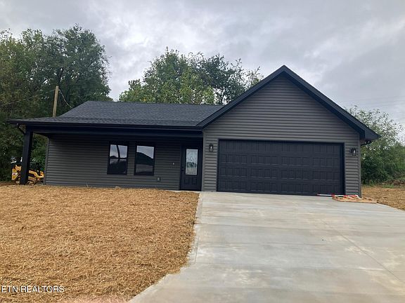 3rd image of 102 Campton Ln
