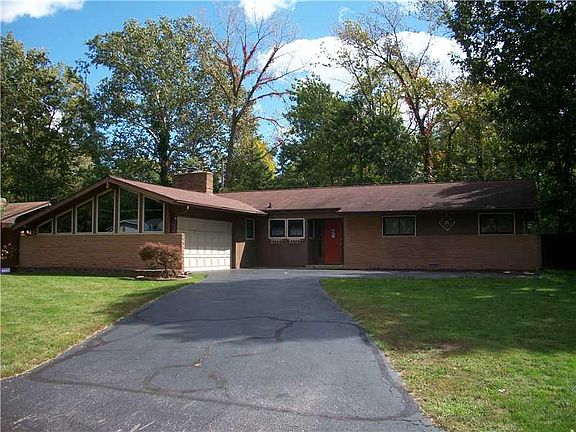 2nd image of 325 E Hill Valley Dr