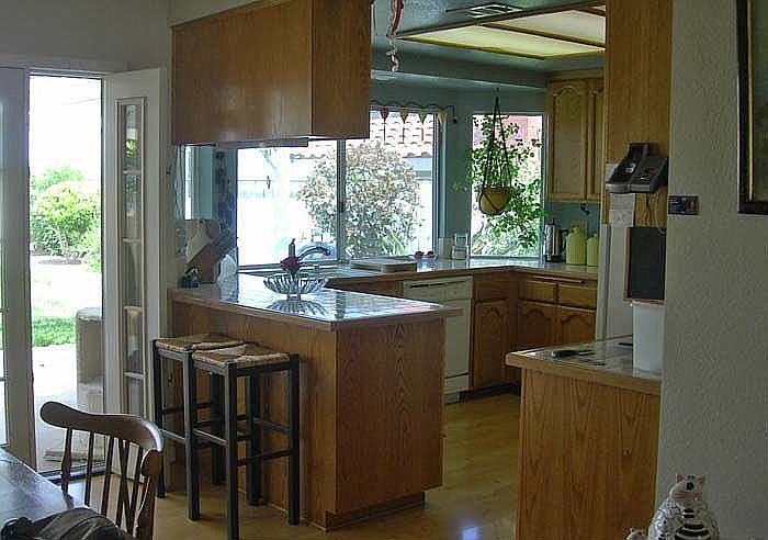 breezy kitchen w/french doors and lake view