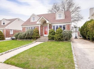 157 Strattford Rd, New Hyde Park, NY 11040
