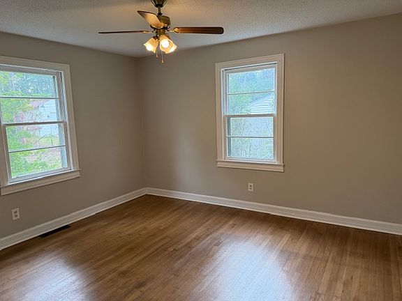 5th image of 4000 Edwards Rd