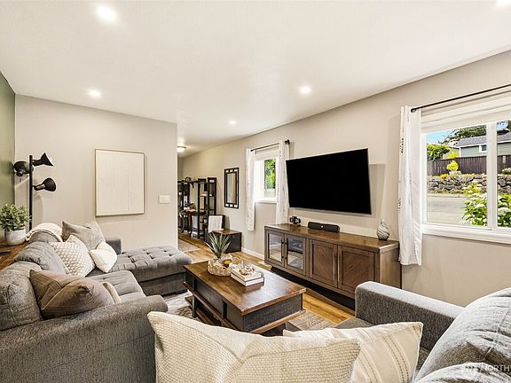 4th image of 411 23rd Avenue