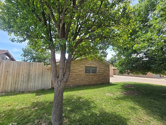 3rd image of 301 Bennett Dr