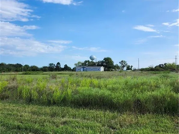 18 Short Dr, Linn Valley, KS 66040