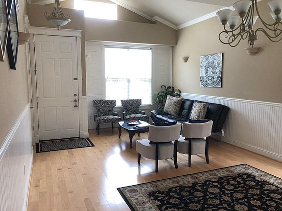4th image of 325 Cherry Blossom Ln