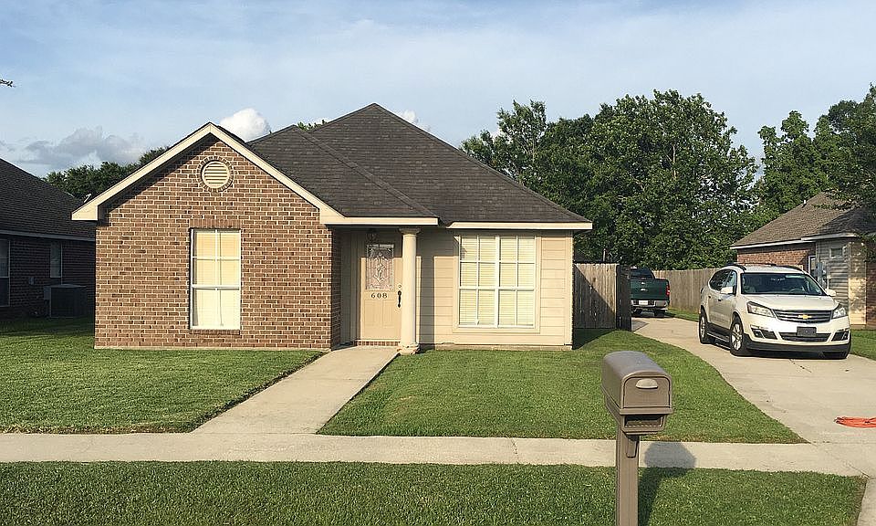 1st image of 608 S Daphne Dr