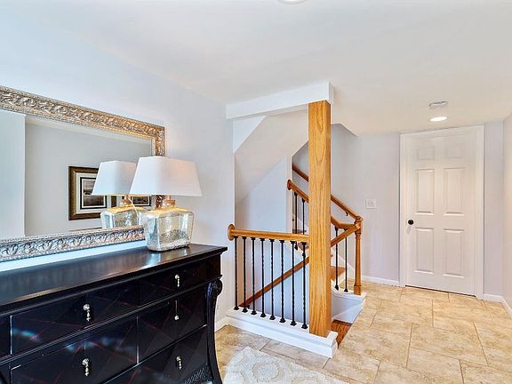 entryway from front door toward Laundry door