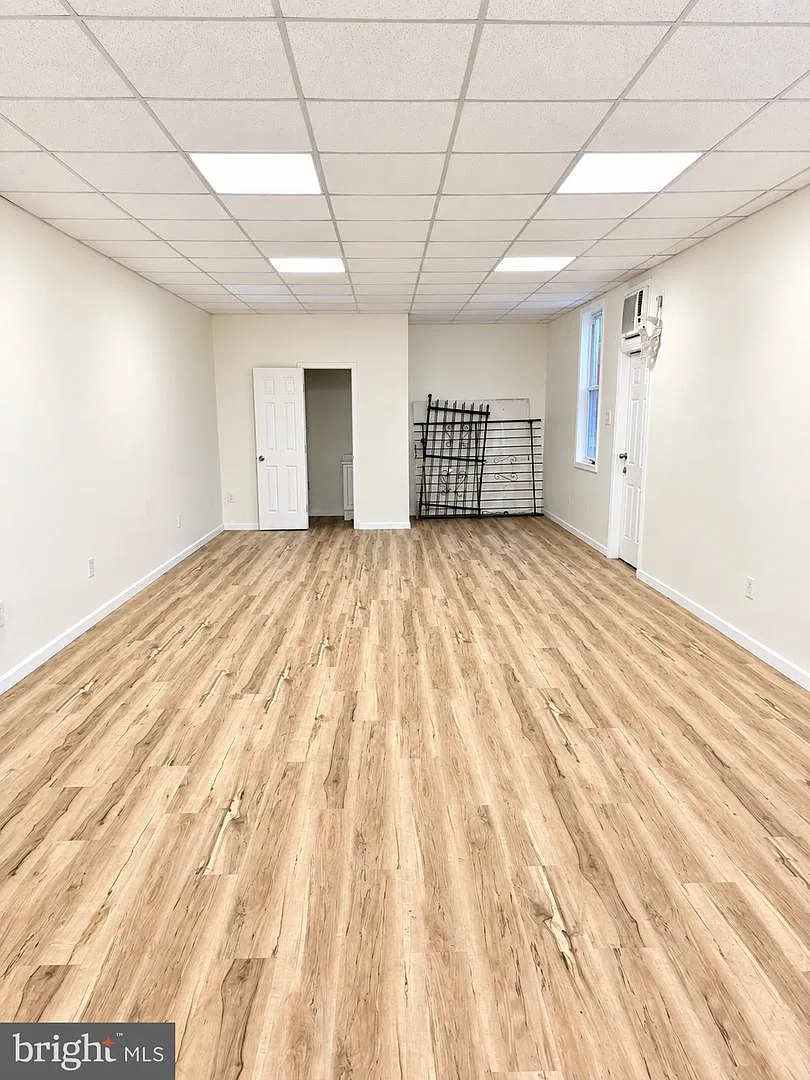 1 bed, 2424 sqft, $1,550 — Photo 3