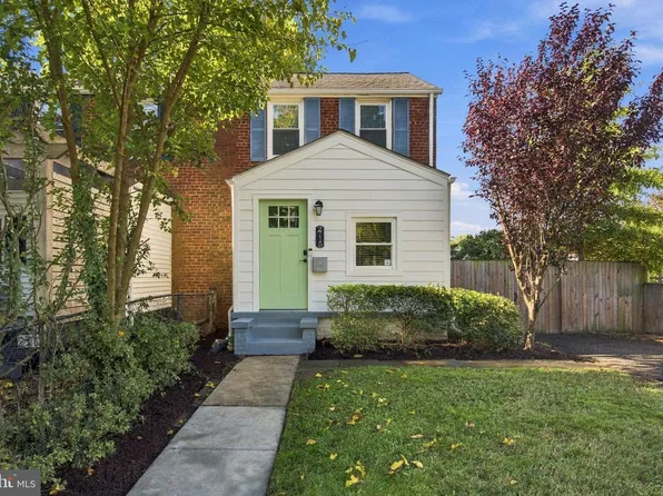 2715 Albemarle Dr, Alexandria, VA 22303