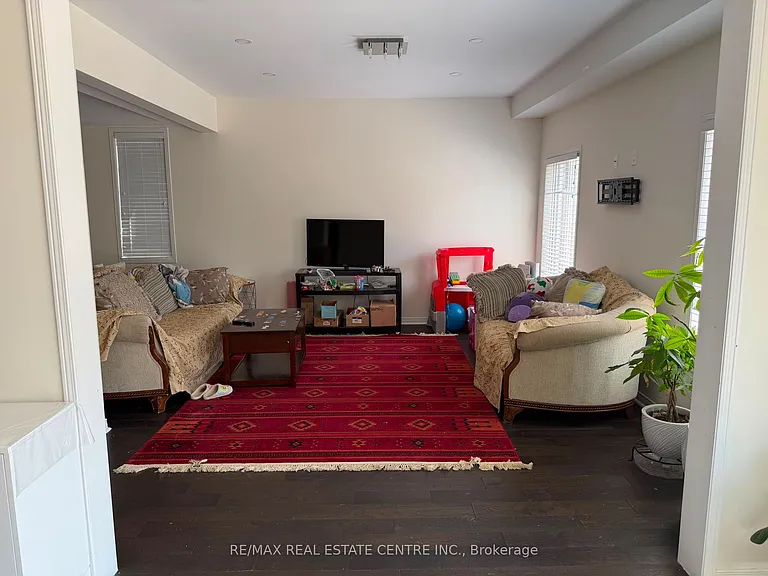 32 Ray Richards St — Photo 6
