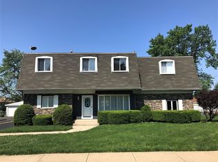 8536 Leamington Ave, Burbank, IL 60459