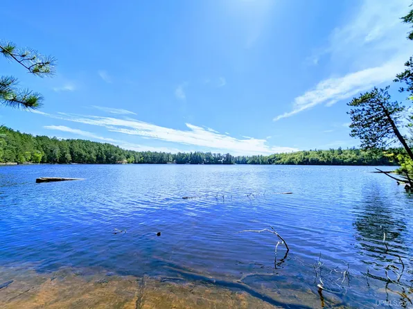 375 Forestville Basin Trl, Marquette, MI 49855