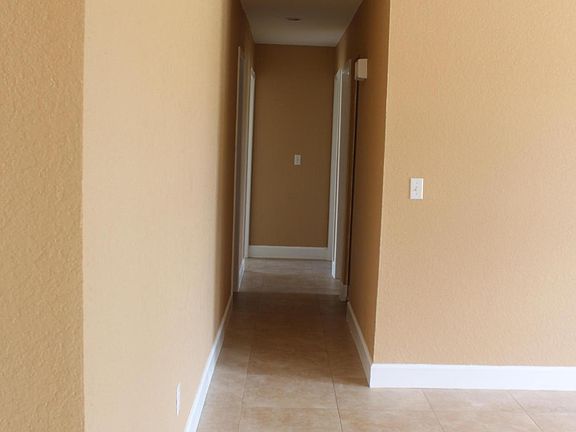 5th image of 271 NE Solida Circle