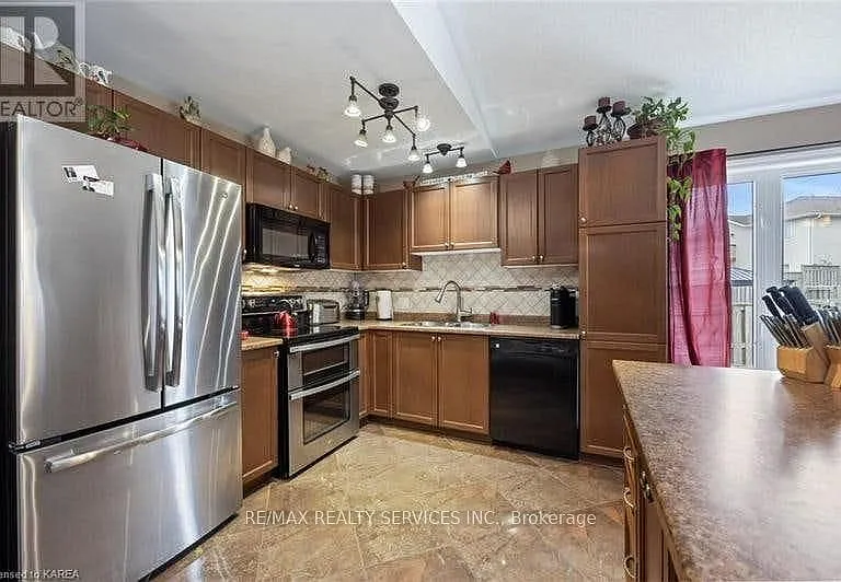 172 Macdougall Dr — Photo 11