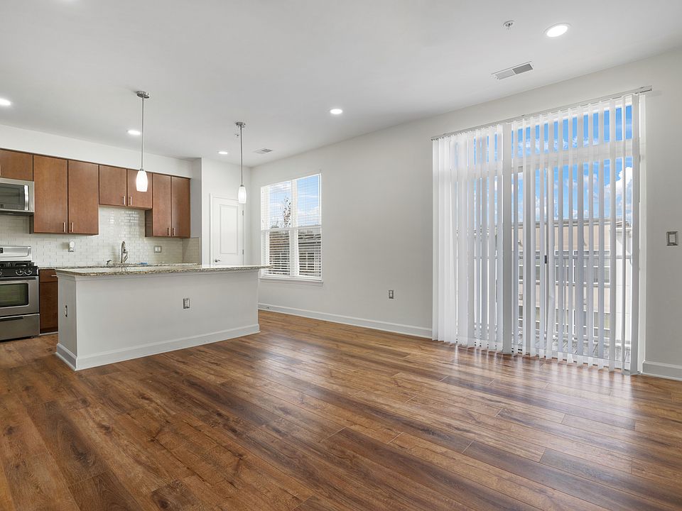2501 Sayles PL SE #10-6_04062023