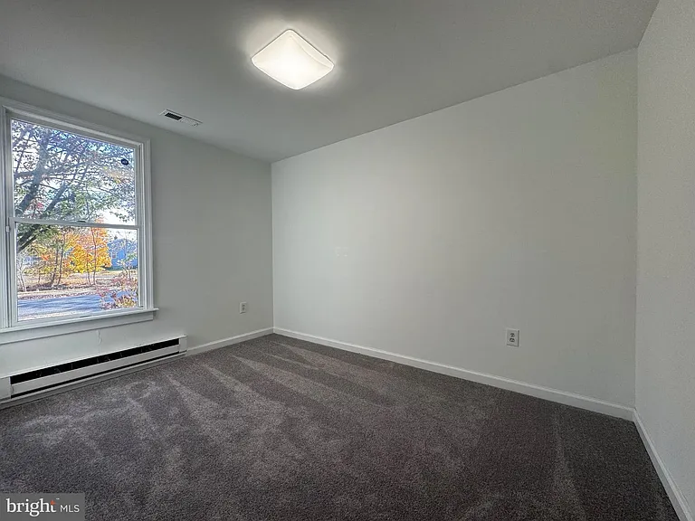 7507 Broad St — Photo 9