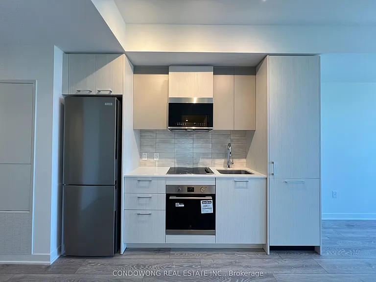 10 Oak St #1702 — Photo 2