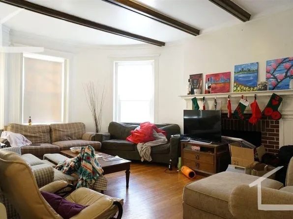 156 Thorndike St #2B, Brookline, MA 02446