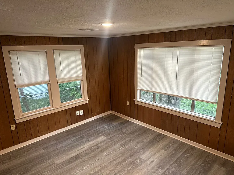 224 E Velma Ave — Photo 3
