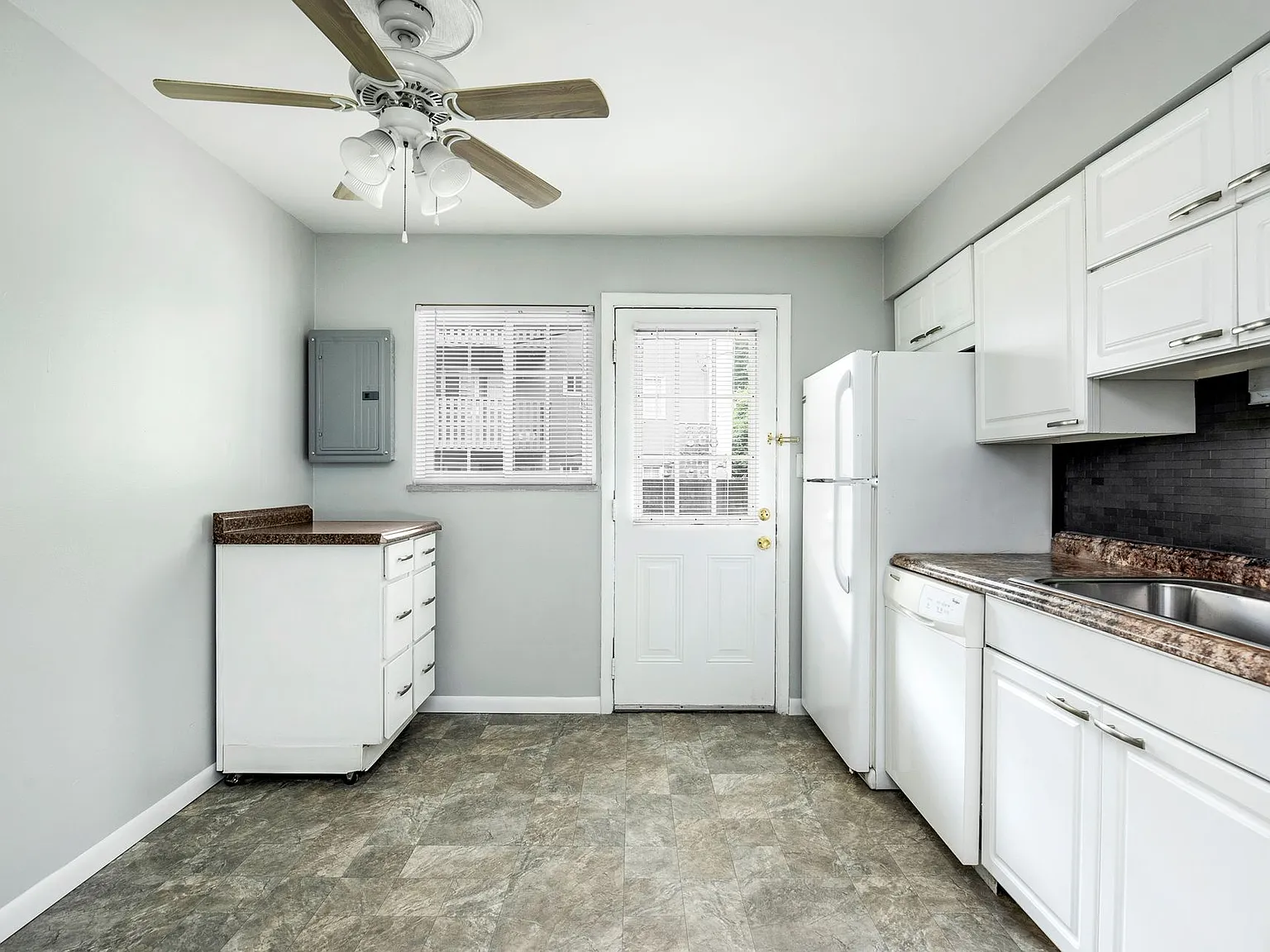 Riverview Place — Photo 3