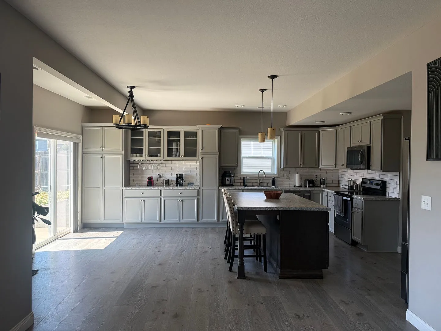 Spacious 4-Bedroom, 2.5-Bathroom 1.5-Story Home with 3-Car Garage — Photo 1