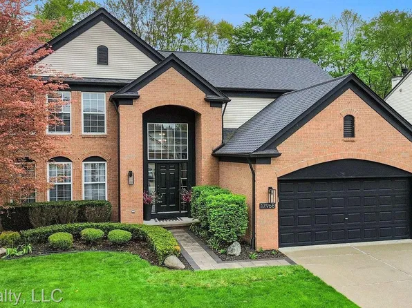 17968 Huron Dr, Macomb, MI 48042