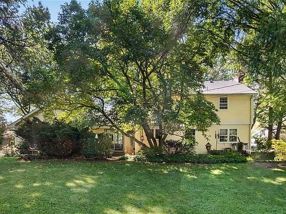 3rd image of 2847 Fairfield Dr