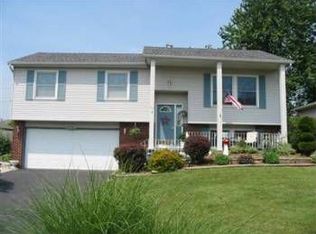 82 Maple Ct, Hebron, IN 46341