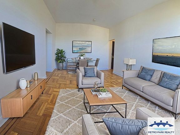 5th image of 3401 Parsons Blvd #4G