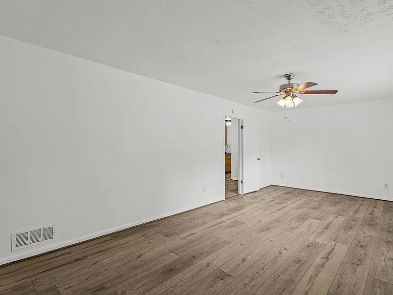 6096 Hillpine Dr — Photo 9