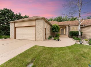 218 W Saint Andrews Dr, Sioux Falls, SD 57108