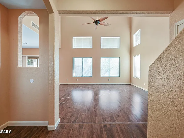 2621 E Waterview Ct — Photo 2