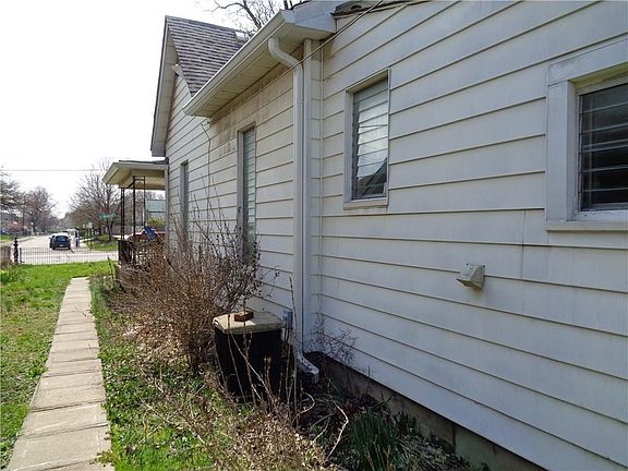5th image of 1910 W Washington St