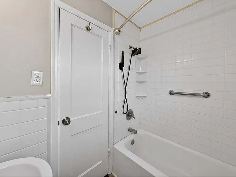 1105 Carrington Ave — Photo 11