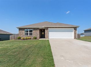 371 Evans St, Huntsville, AR 72740
