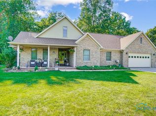 19577 Fostoria Rd, Pemberville, OH 43450