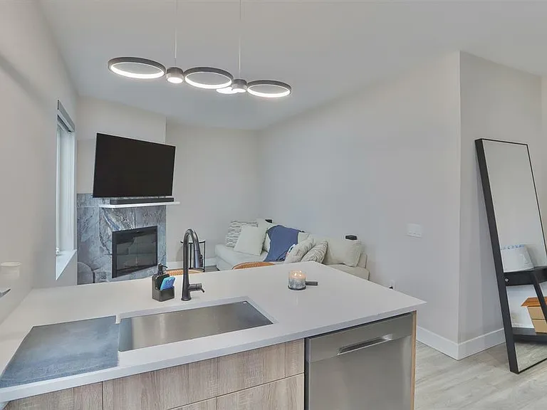 212 70th St #201 — Photo 4